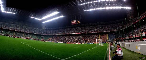 现出色且不 现出色且不